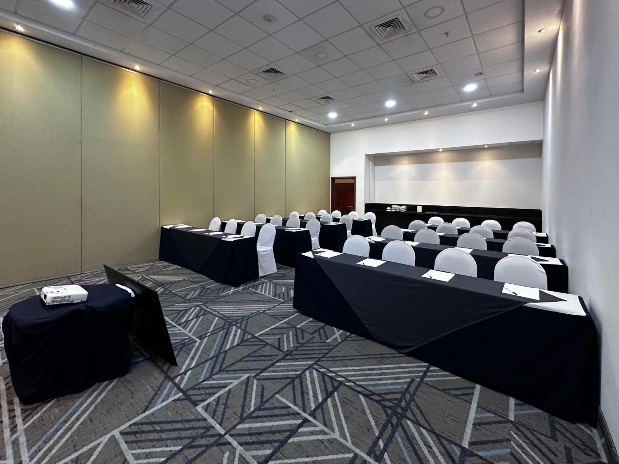Holiday Inn Express Merida By Ihg מראה חיצוני תמונה